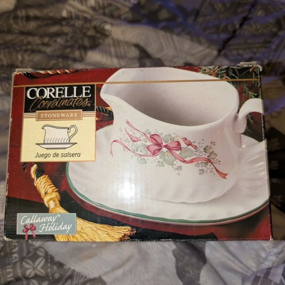 Corelle Gravy Boat Callaway Holiday Serveware